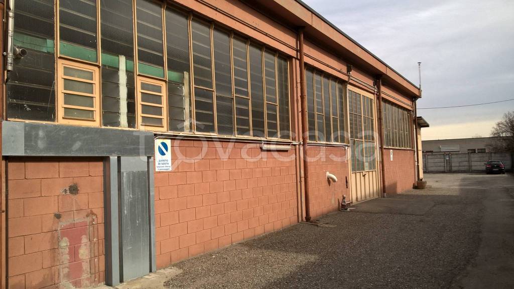 capannone in affitto a Tradate