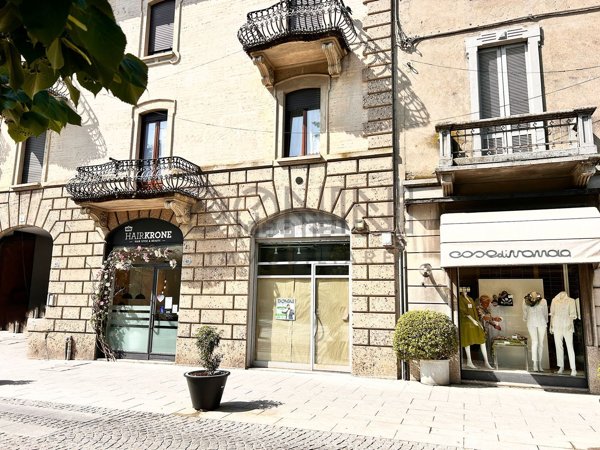 locale commerciale in affitto a Tradate