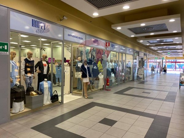 locale commerciale in affitto a Tradate