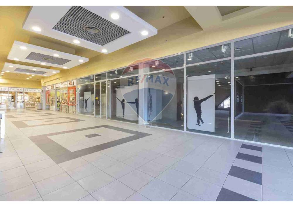 locale commerciale in affitto a Tradate