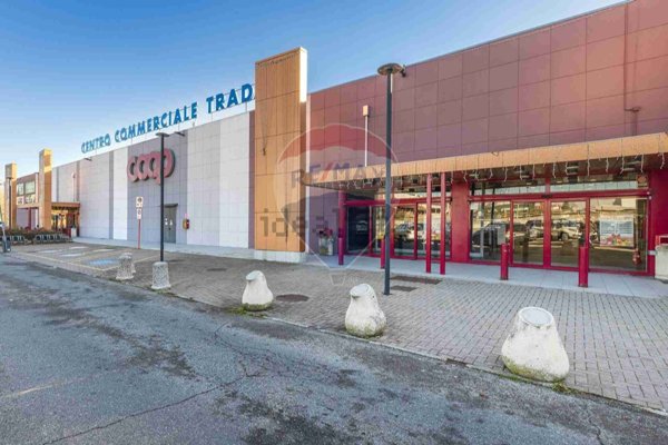 negozio in affitto a Tradate