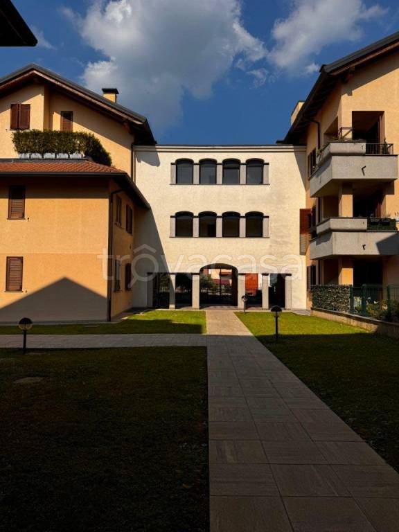 appartamento in affitto a Tradate in zona Ceppine