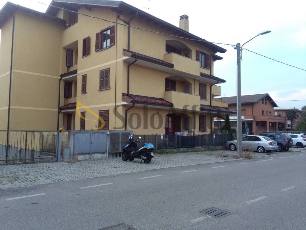 appartamento in affitto a Tradate in zona Abbiate Guazzone