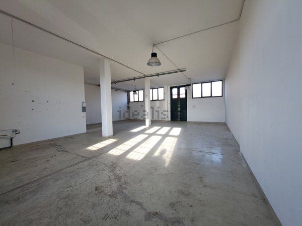 capannone in affitto a Tradate