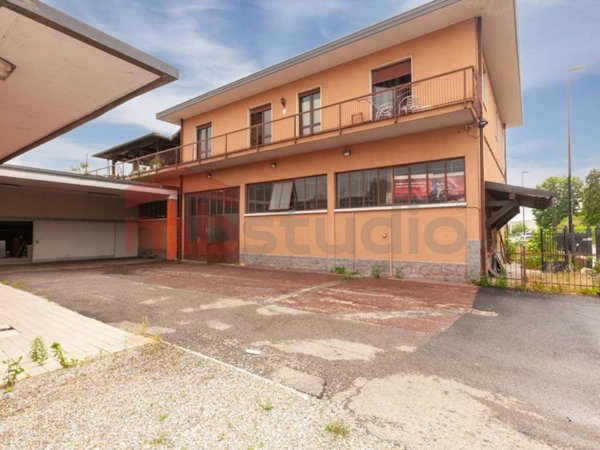 locale commerciale in affitto a Tradate