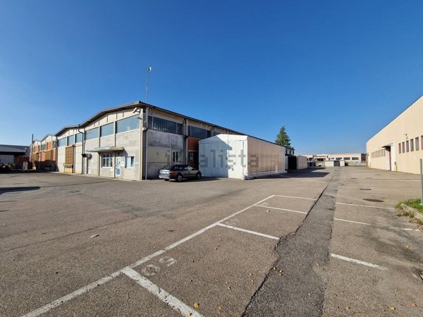 capannone in affitto a Tradate