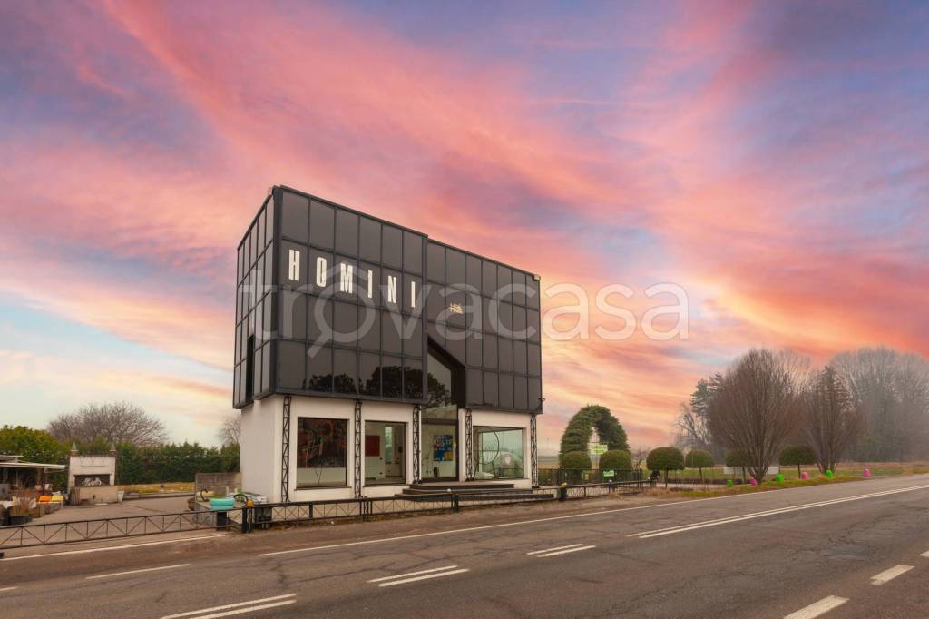 locale commerciale in affitto a Tradate