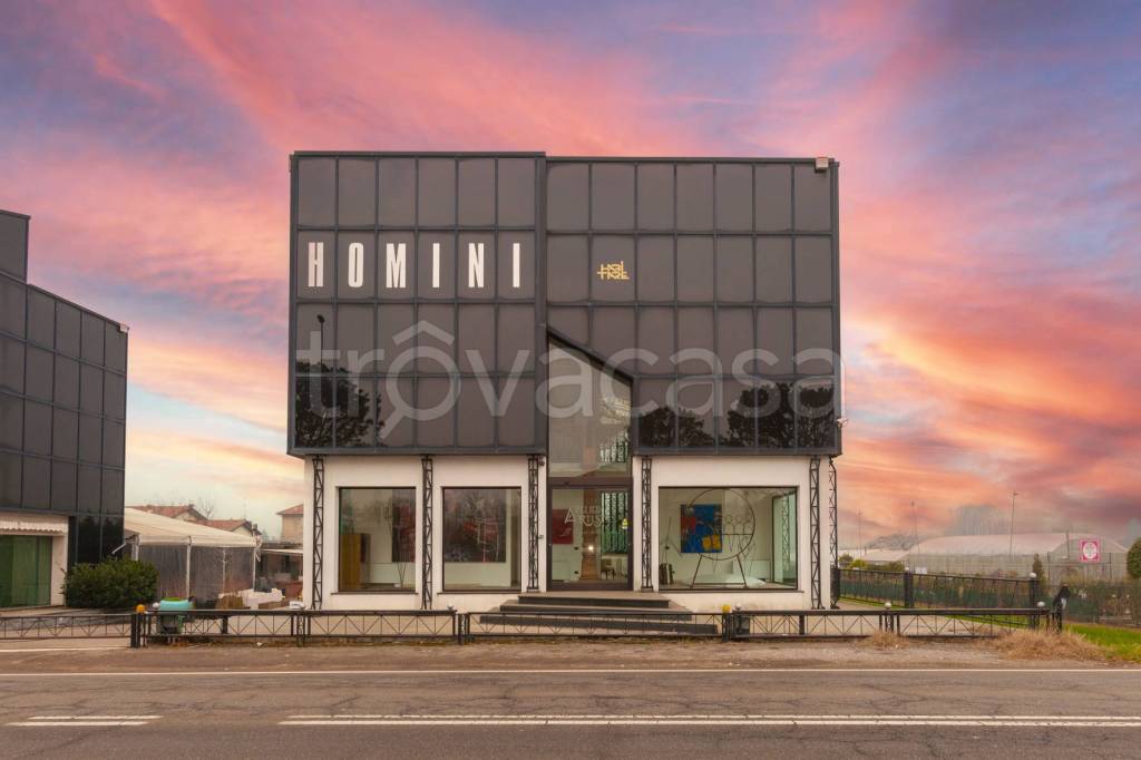 locale commerciale in affitto a Tradate