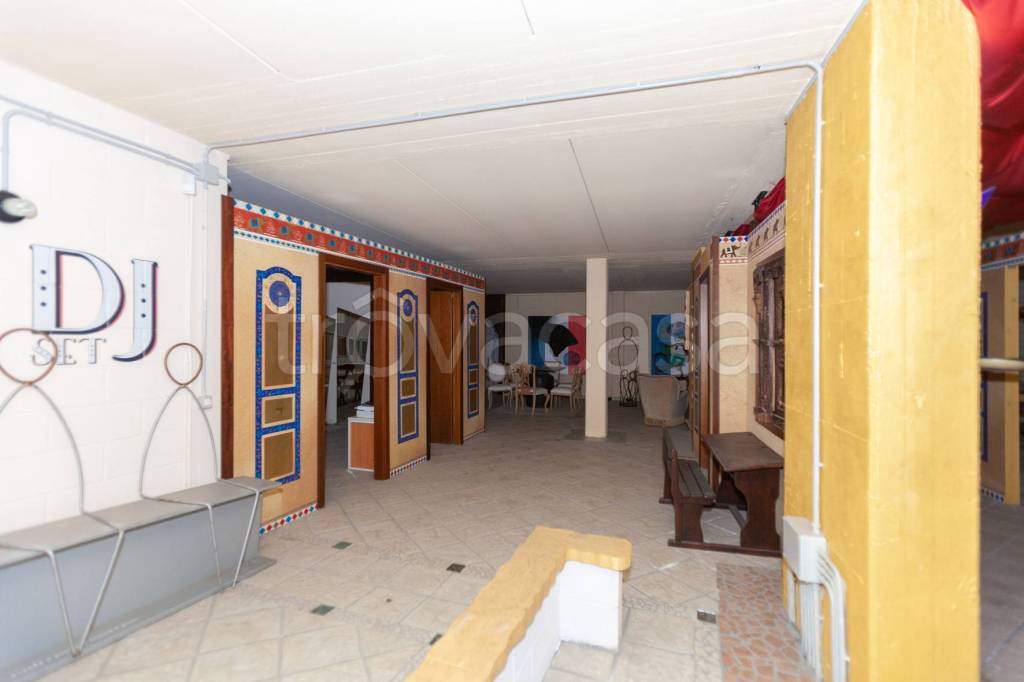 locale commerciale in affitto a Tradate