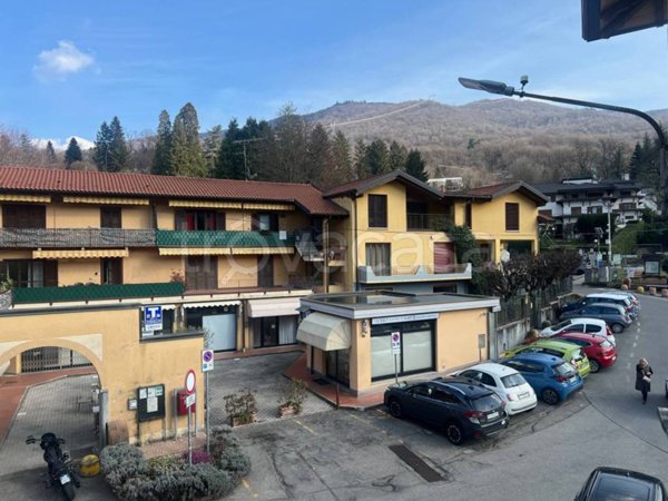 appartamento in affitto a Valganna in zona Ghirla