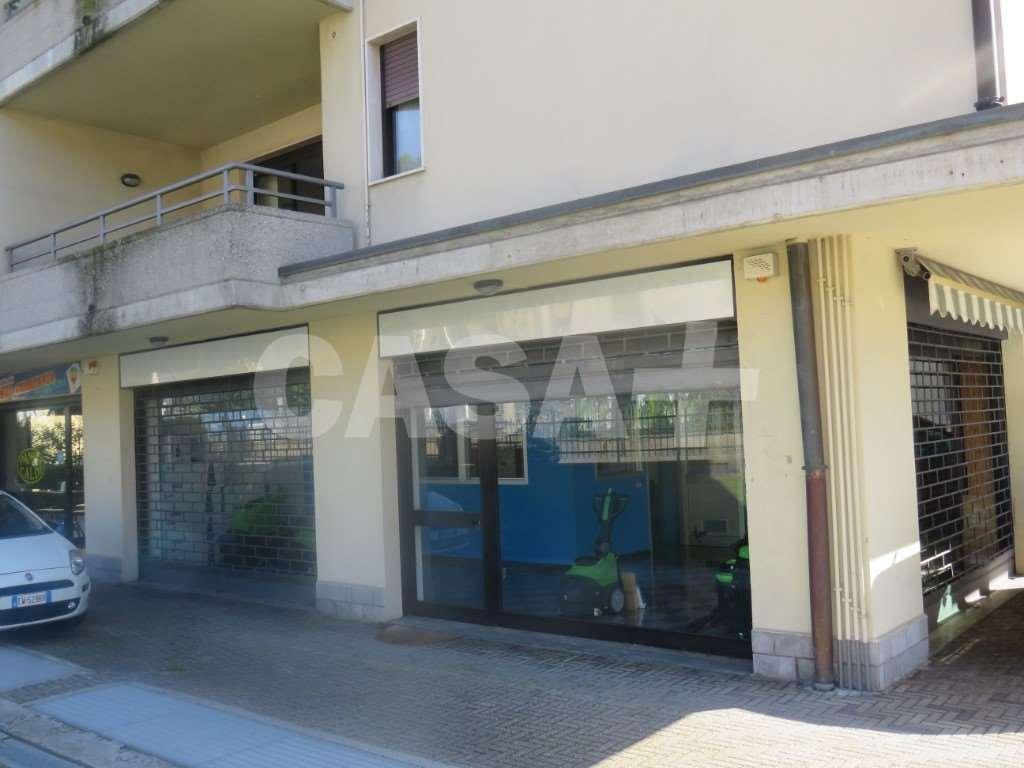 negozio in affitto a Varese in zona Cartabbia