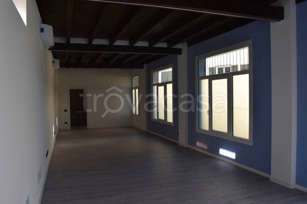 appartamento in affitto a Varese in zona Biumo