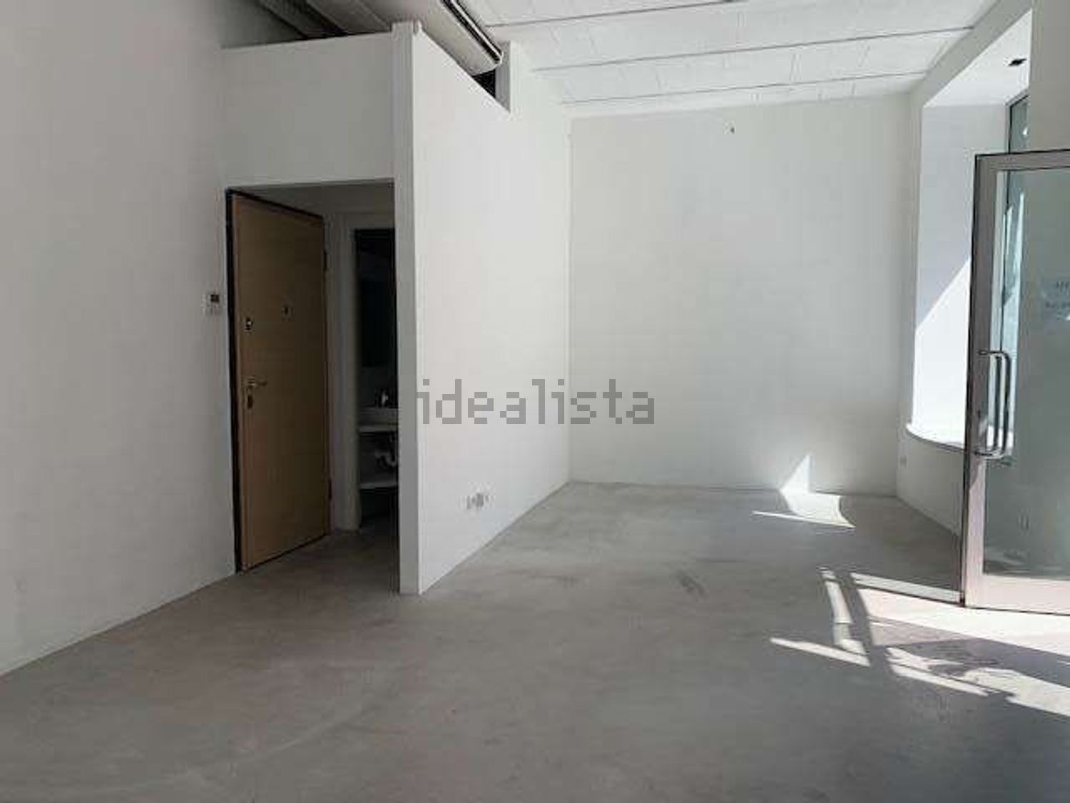 negozio in affitto a Varese in zona Centro Città