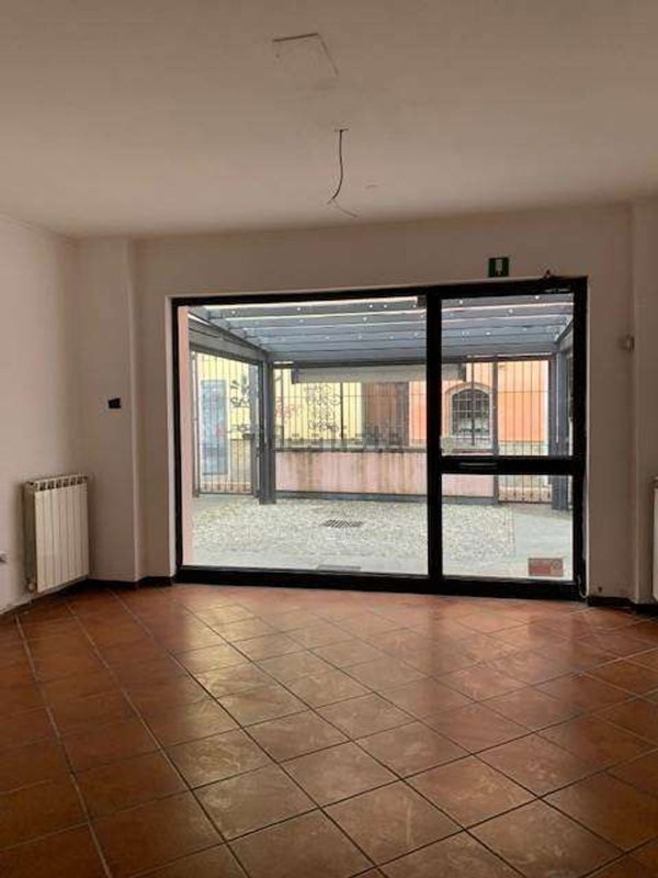 negozio in affitto a Varese in zona Centro Città