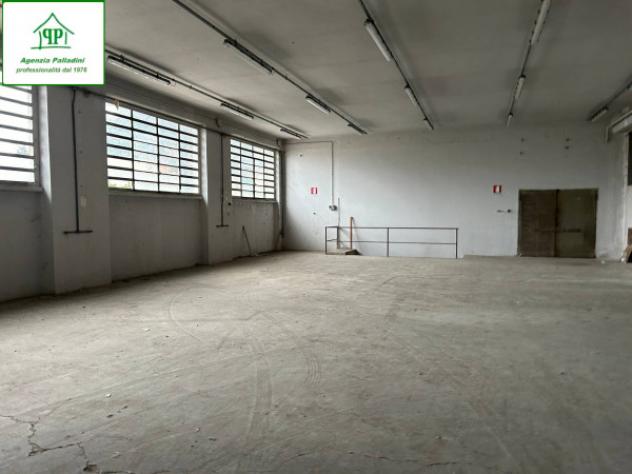 locale commerciale in affitto a Varese