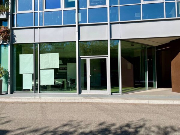 negozio in affitto a Varese in zona Masnago