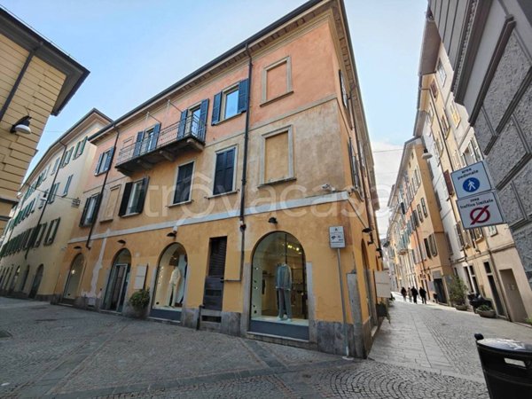 trivano in affitto a Varese in zona Centro Città