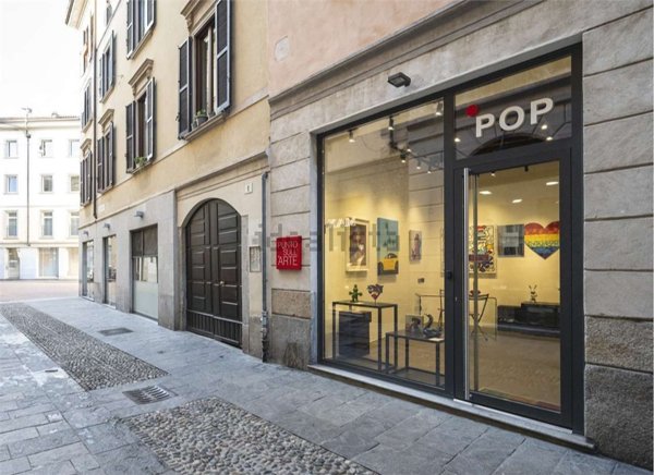 negozio in affitto a Varese in zona Centro Città