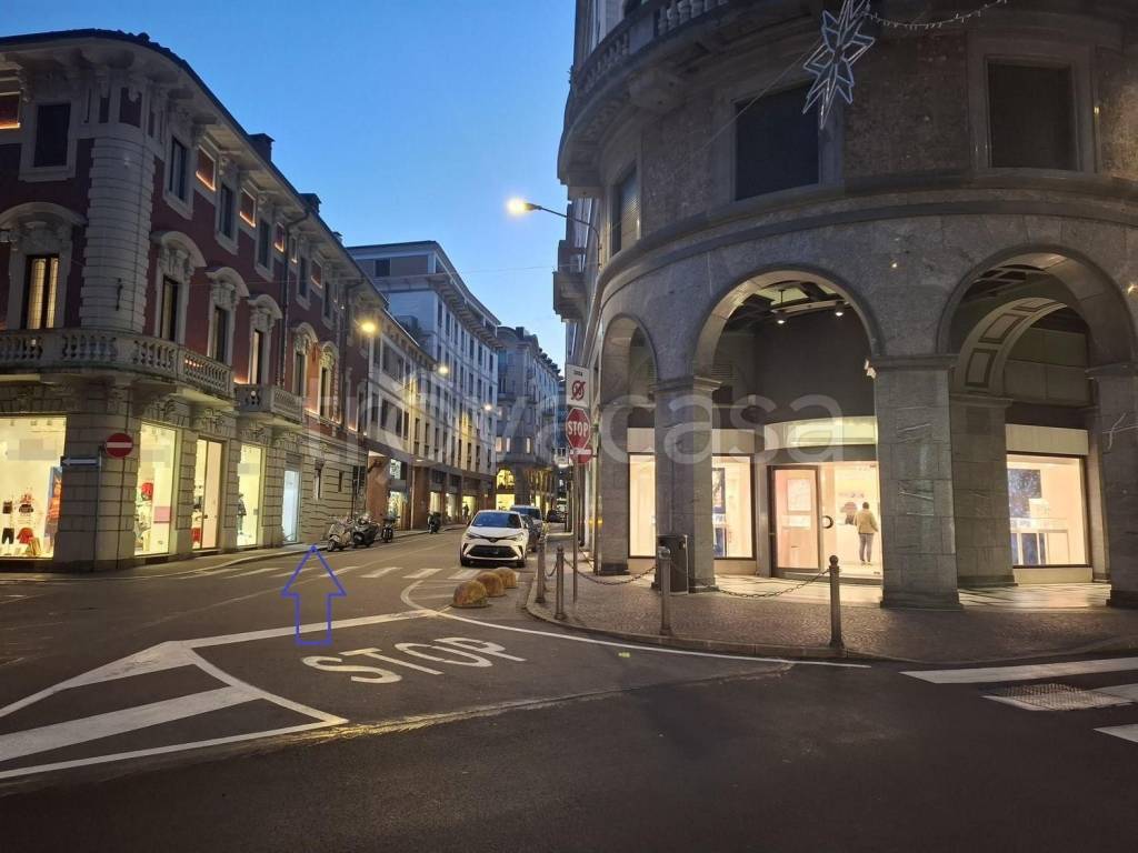 negozio in affitto a Varese in zona Centro Città