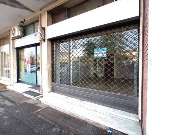 negozio in affitto a Varese in zona Bizzozero