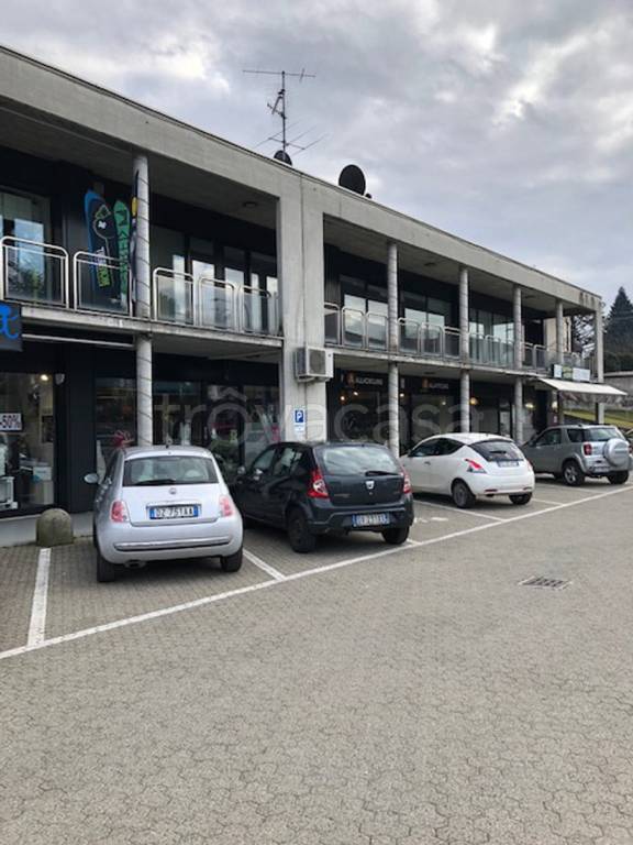 negozio in affitto a Varese in zona Giubiano