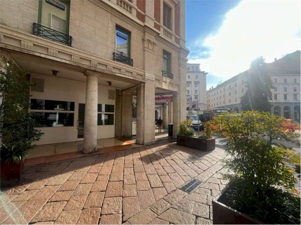 negozio in affitto a Varese in zona Centro Città