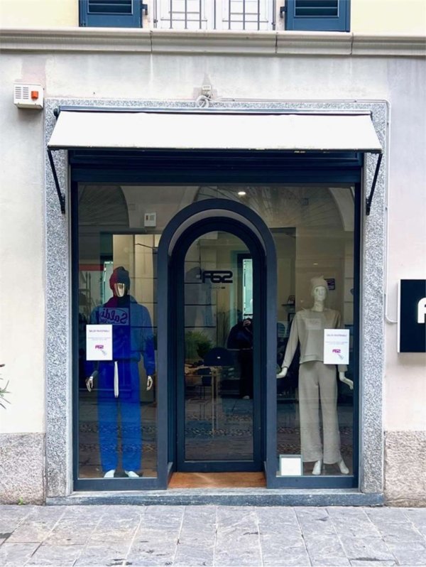 negozio in affitto a Varese in zona Centro Città