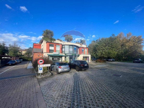 casa semindipendente in affitto a Varese in zona Calcinate del Pesce