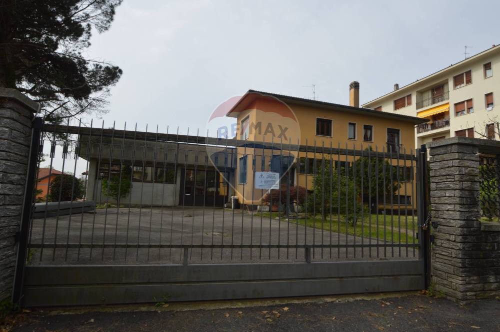 capannone in affitto a Varese in zona Viale Borri