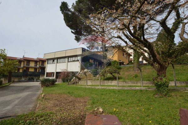 locale commerciale in affitto a Varese in zona Bizzozero
