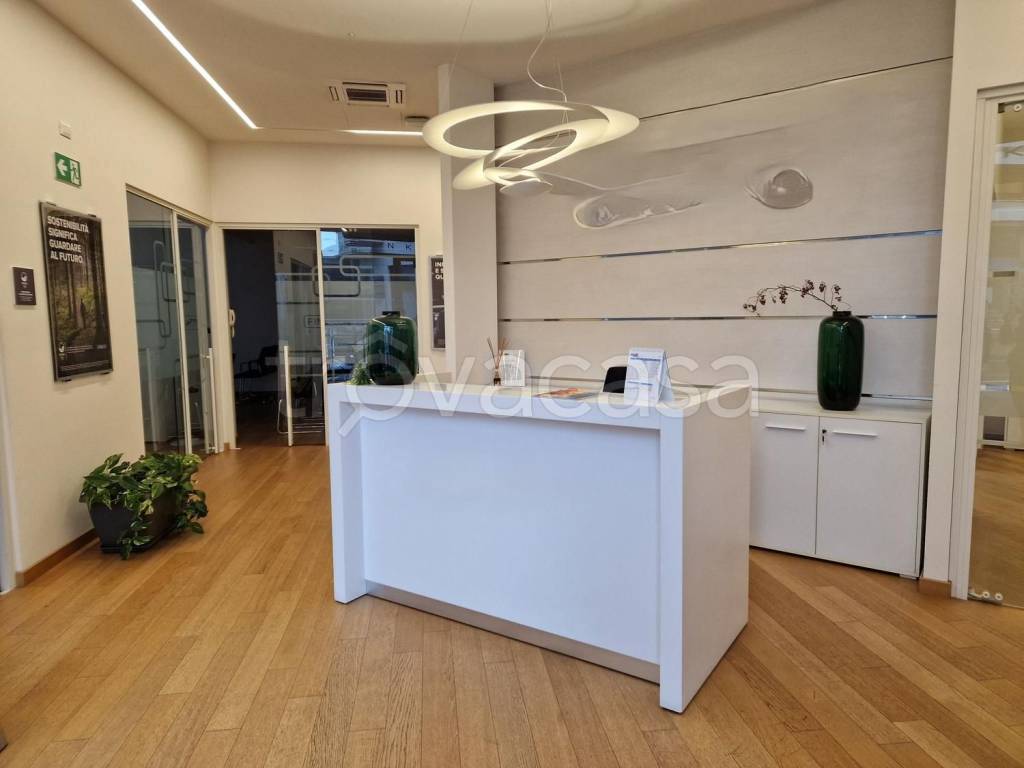 negozio in affitto a Varese in zona Centro Città