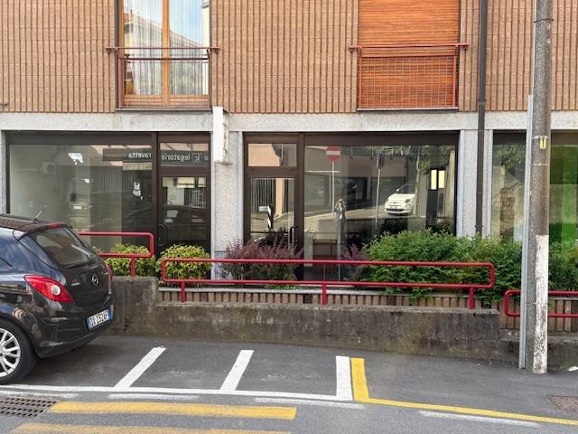 negozio in affitto a Varese in zona Masnago