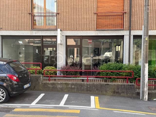 negozio in affitto a Varese in zona Masnago