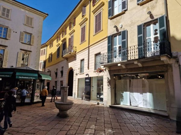 negozio in affitto a Varese in zona Centro Città