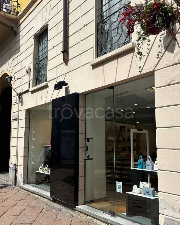 trivano in affitto a Varese in zona Centro Città