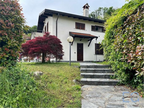 appartamento in affitto a Varese in zona Calcinate del Pesce