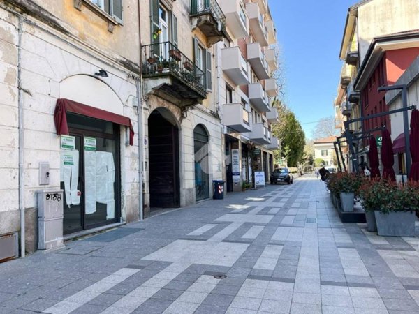 negozio in affitto a Varese in zona Biumo