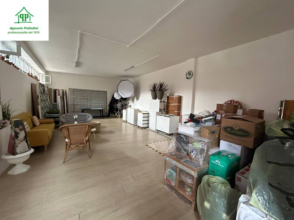 locale commerciale in affitto a Varese in zona Giubiano