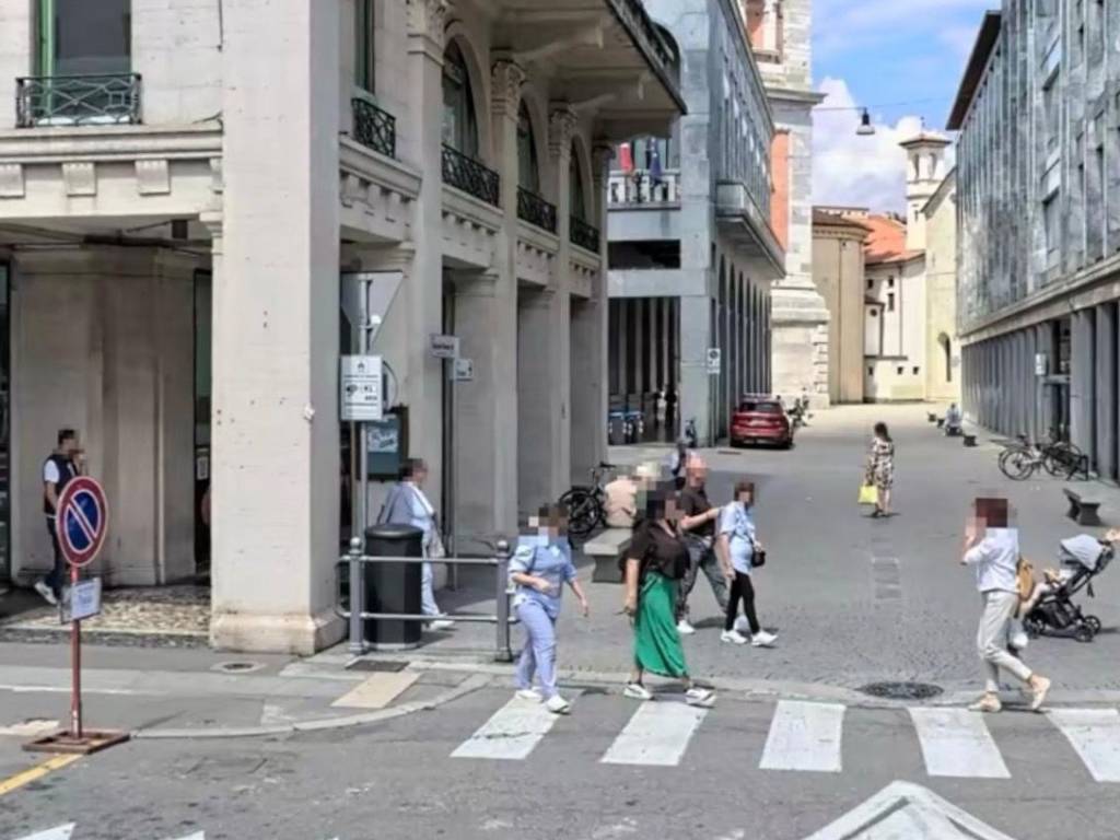 negozio in affitto a Varese in zona Biumo