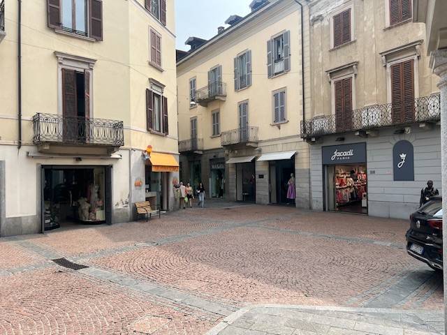 negozio in affitto a Varese in zona Biumo