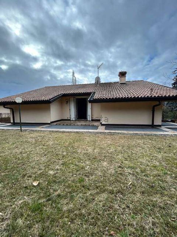 casa indipendente in affitto a Varese