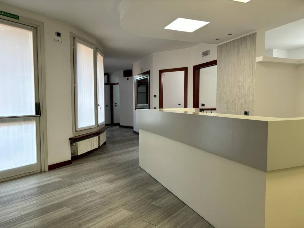 ufficio in affitto a Varese in zona Biumo