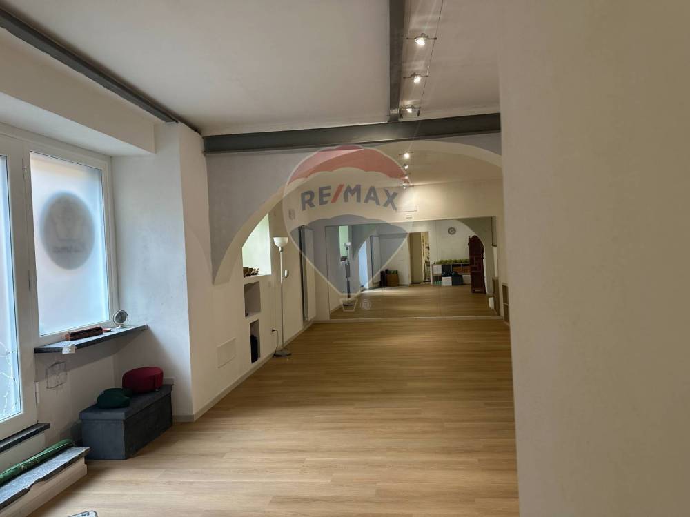 negozio in affitto a Varese in zona Centro Città