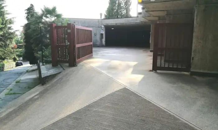 negozio in affitto a Varese in zona Masnago