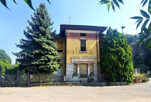 negozio in affitto a Varese in zona Viale Aguggiari