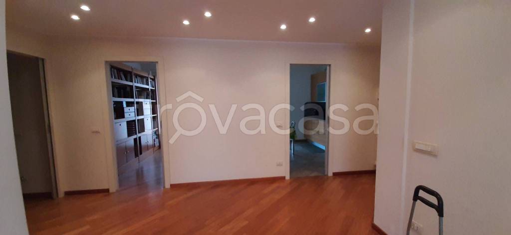appartamento in affitto a Varese in zona Brunella