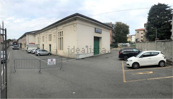 capannone in affitto a Varese in zona Biumo