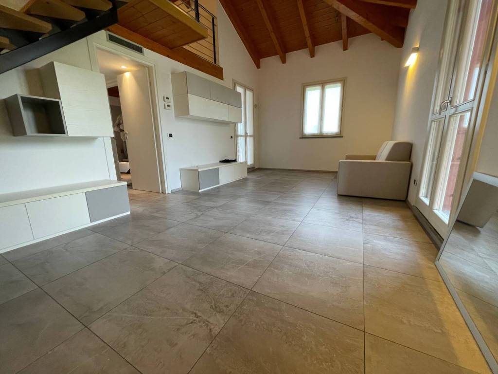 appartamento in affitto a Varese in zona Lissago