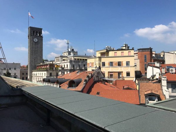 appartamento in affitto a Varese in zona Centro Città