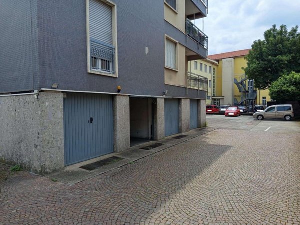 negozio in affitto a Varese in zona Centro Città